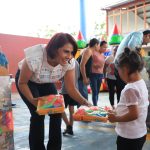 Con alegría y cercanía, Tania López recorre colonias de Xoxocotlán para celebrar a la niñez y madres de familia